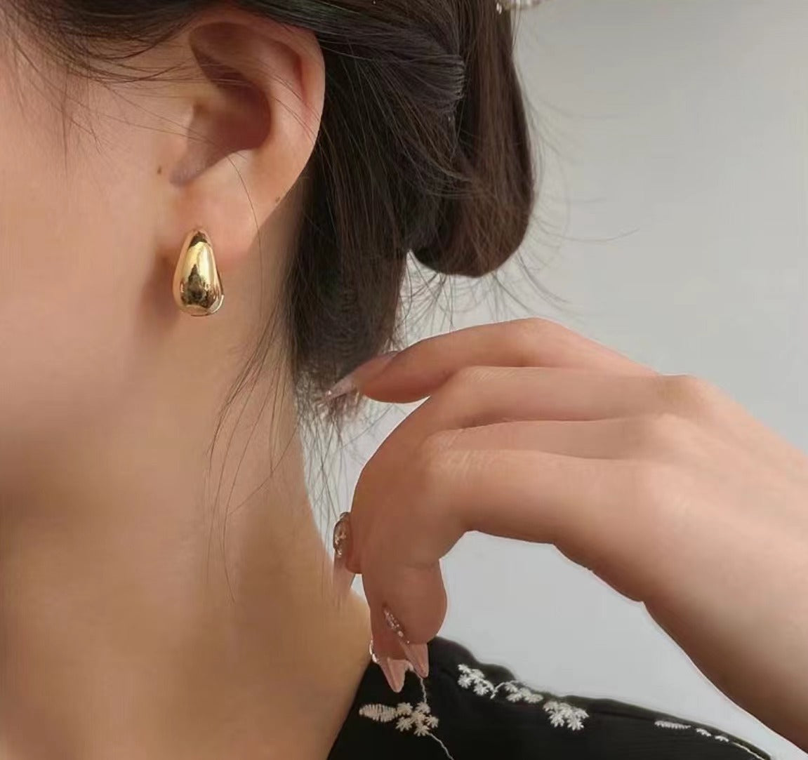 Wholesale Retro Metal Earrings Women's High-end Light Luxury Simple Gold Earrings